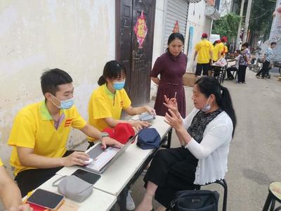 菏澤學院黨員“雙報到” 深入社區踐初心，健康咨詢暖人心
